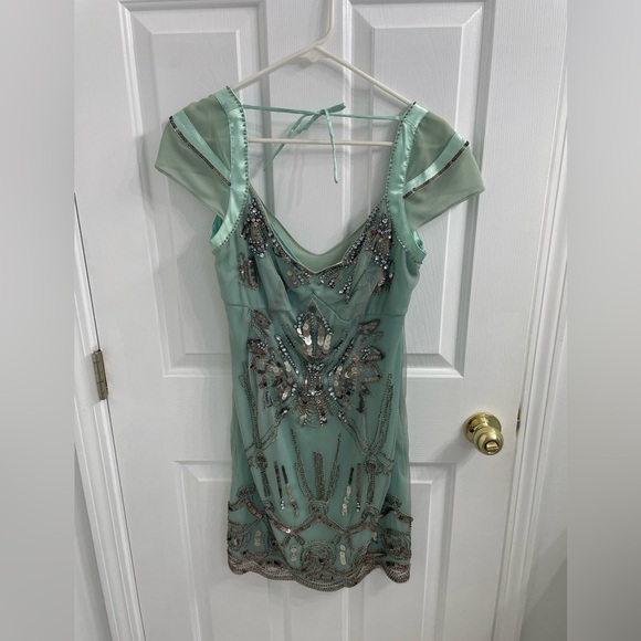 Gather Beauty Green Embellished Dress Sz 6 - Picture 1 of 16